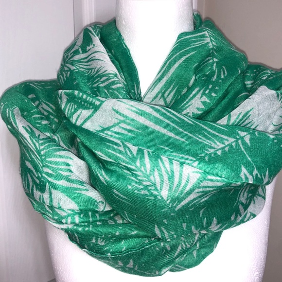 Accessories - Green and White Scarf